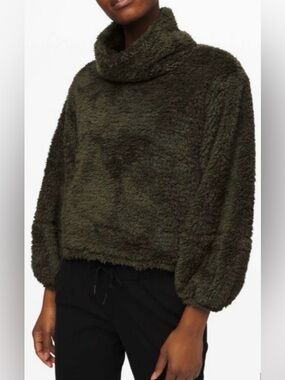 Lululemon Warmth Restore Sherpa Pullover
Dark Olive Size L/XL